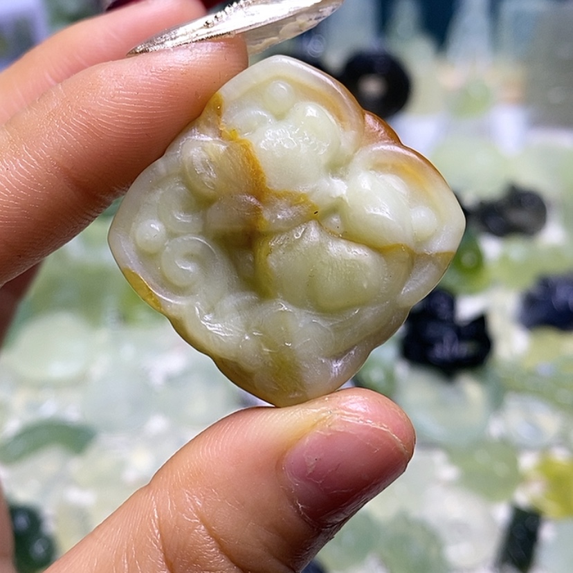 【闪购商品】蛇纹石玉颈饰未镶嵌