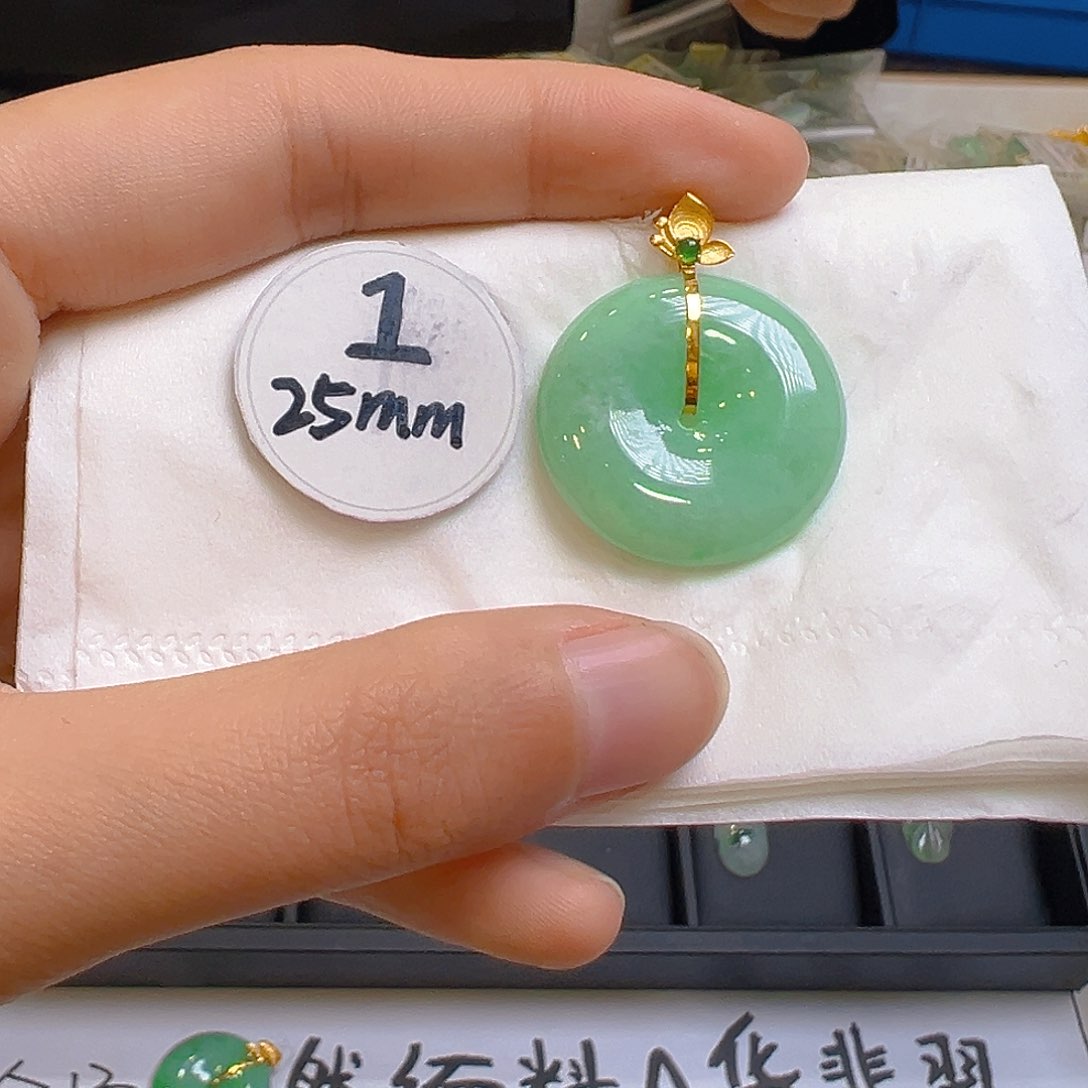 翡翠颈饰18K金镶嵌翡翠