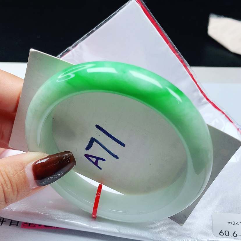 【闪购商品】翡翠手镯未镶嵌社***姐 正圈60+