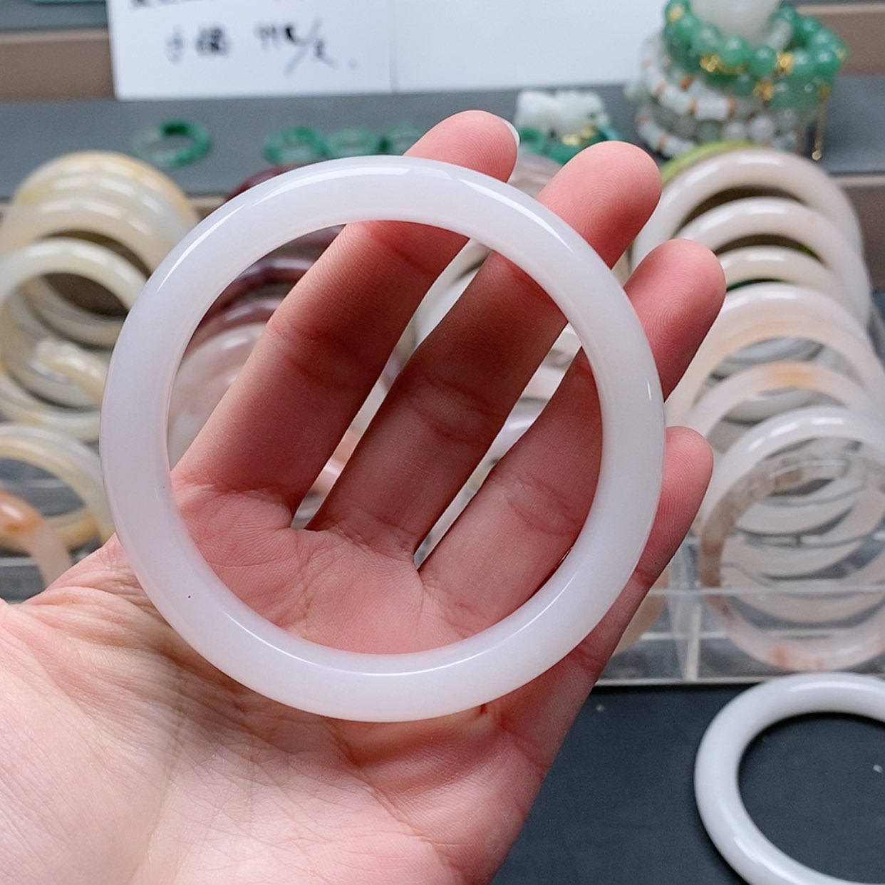 【闪购商品】石英质玉手镯未镶嵌闲**月