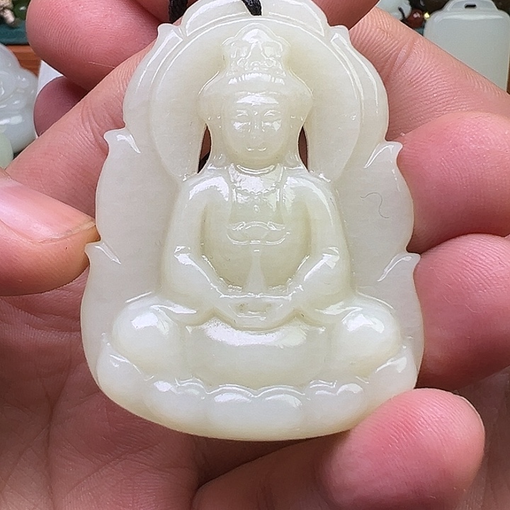 陌***`和田玉未镶嵌颈饰