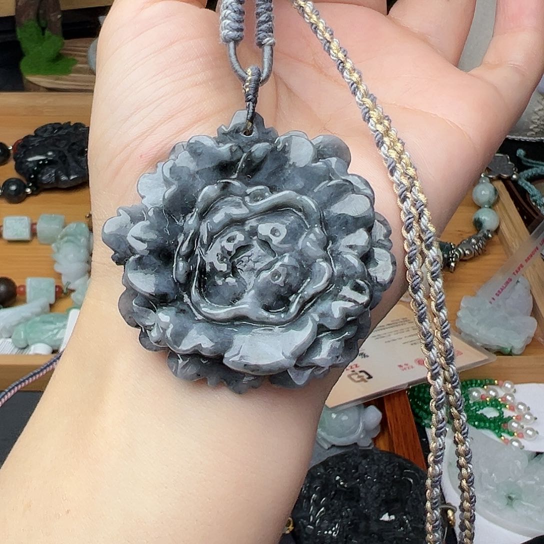 翡翠颈饰未镶嵌吊坠