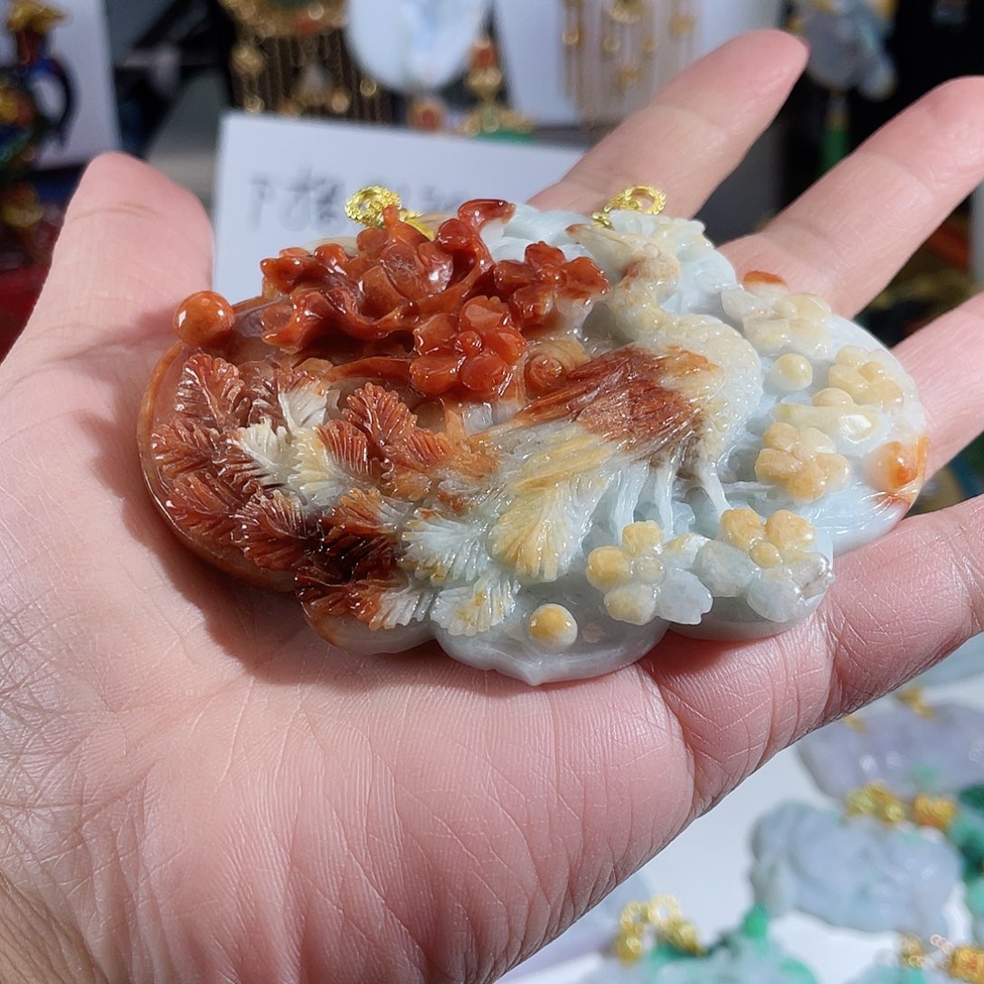 翡翠颈饰未镶嵌孔雀锁埤