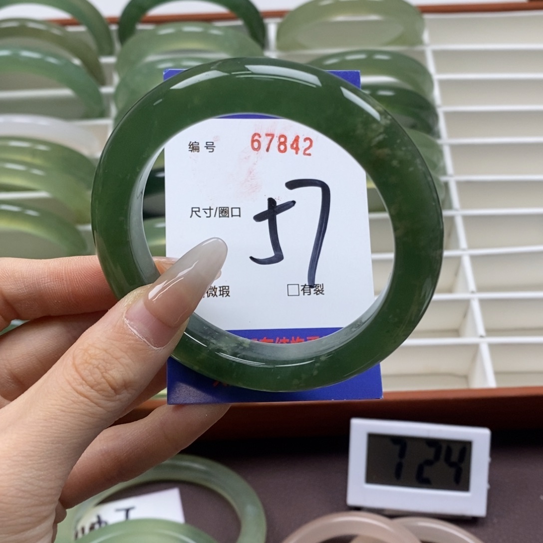 蛇纹石玉手镯未镶嵌