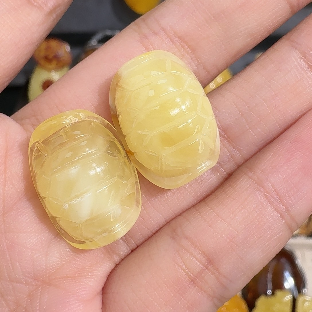 琥珀未镶嵌裸石随机一个