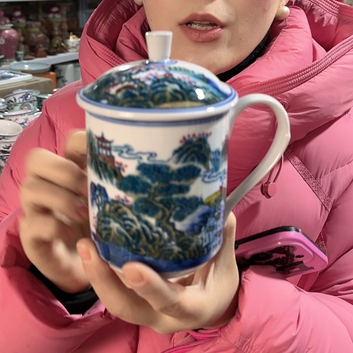 瓷片景德镇陶瓷杯子。红