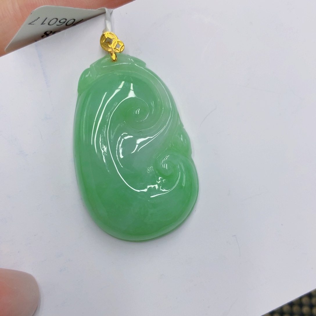 翡翠18K金镶嵌颈饰翡翠