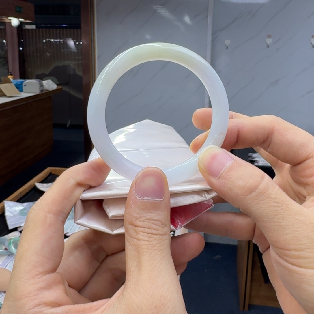 翡翠未镶嵌手镯翡翠