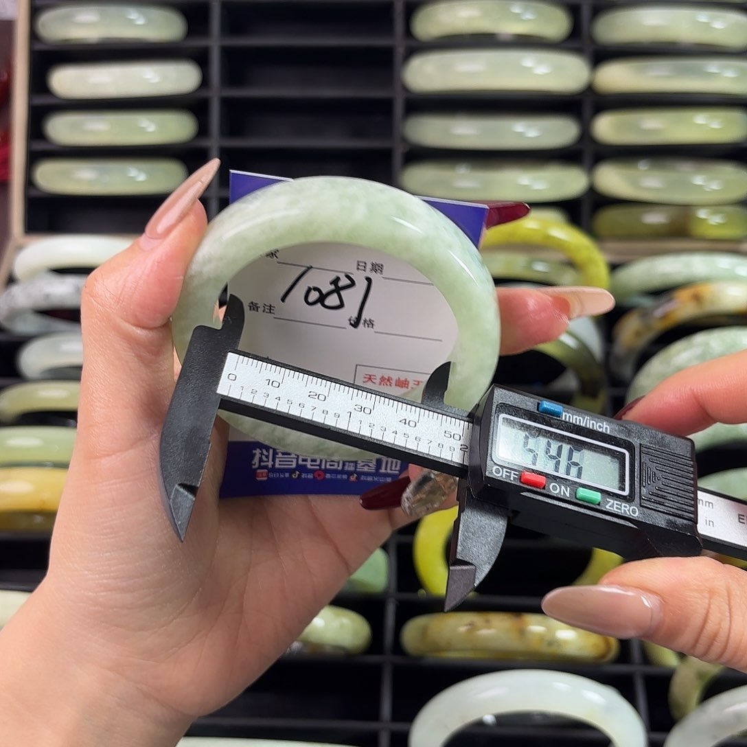 蛇纹石玉手镯未镶嵌Z*u