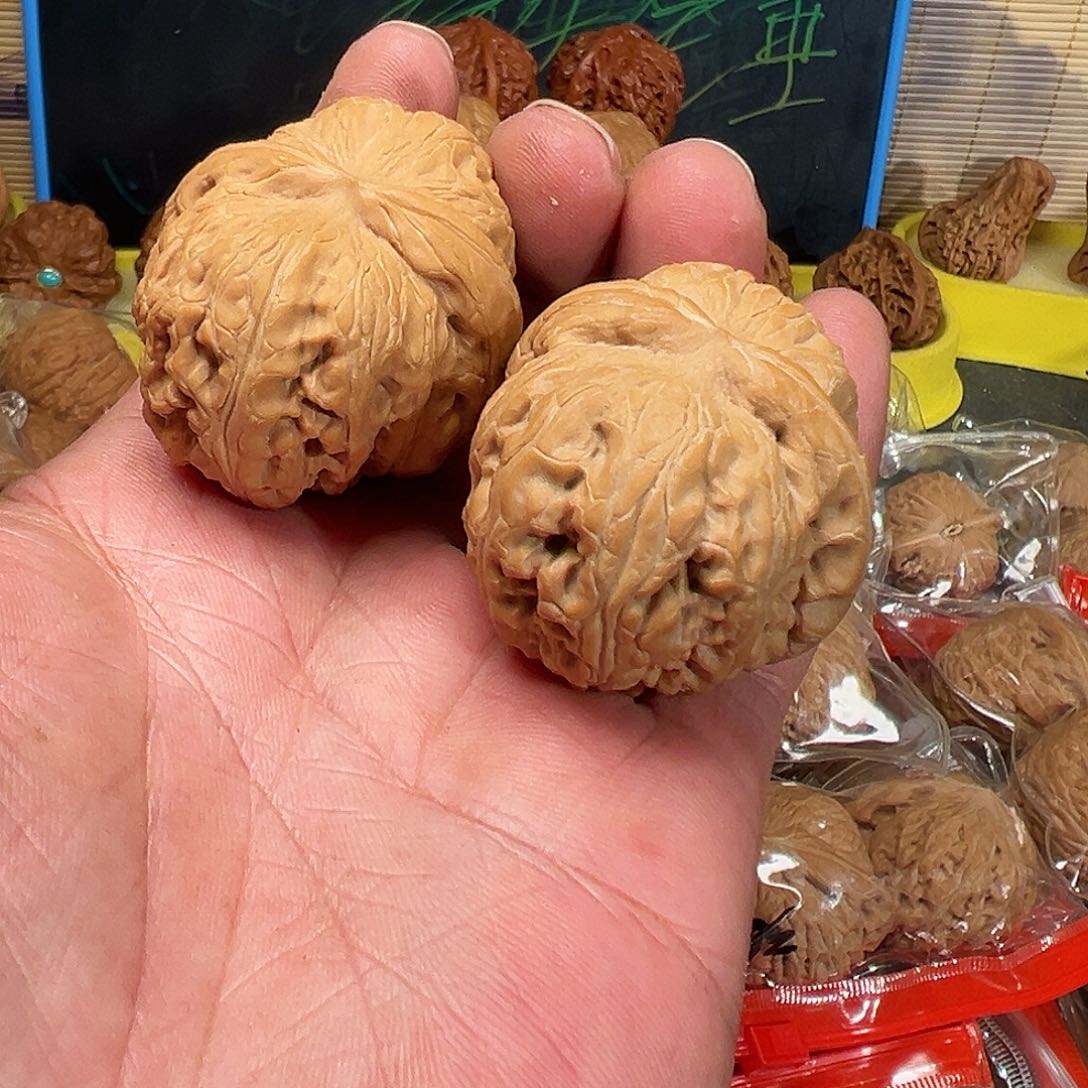 桃核吊坠桐***?元宝核桃