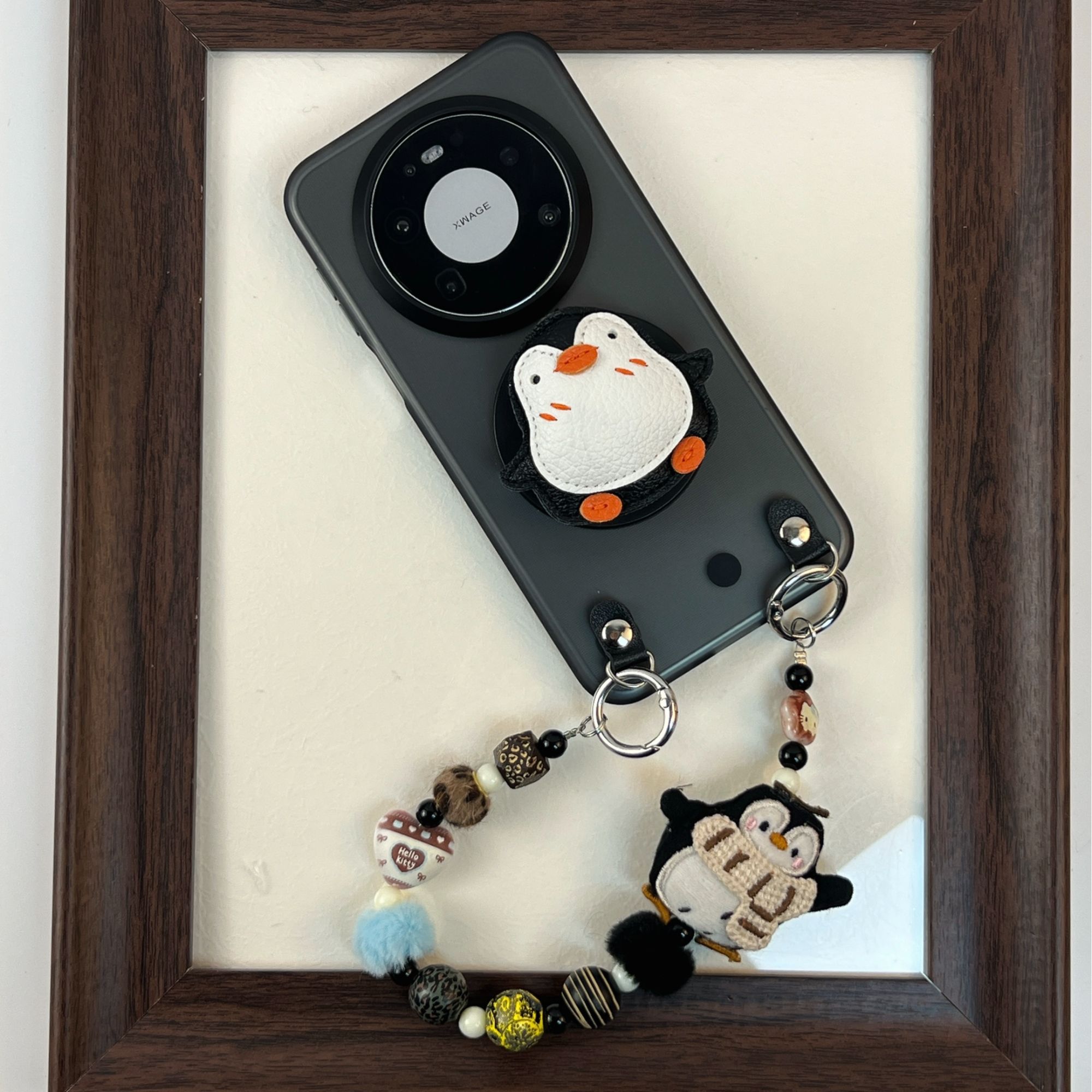 原创透黑色皮质企鹅磁吸支架手提挂绳适用华为mate80promax手机壳