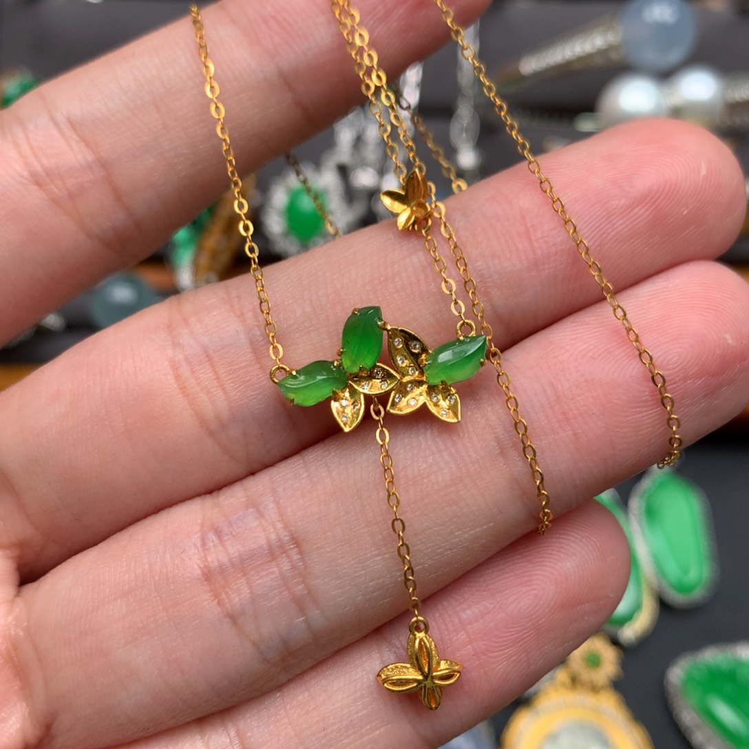 翡翠18K金镶嵌颈饰