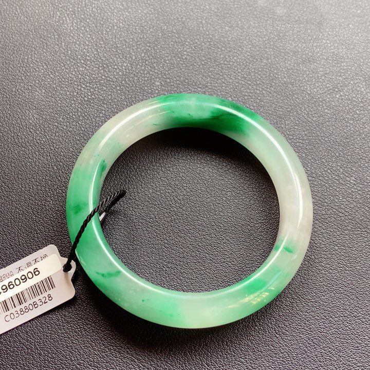 ****～石英质玉未镶嵌手镯