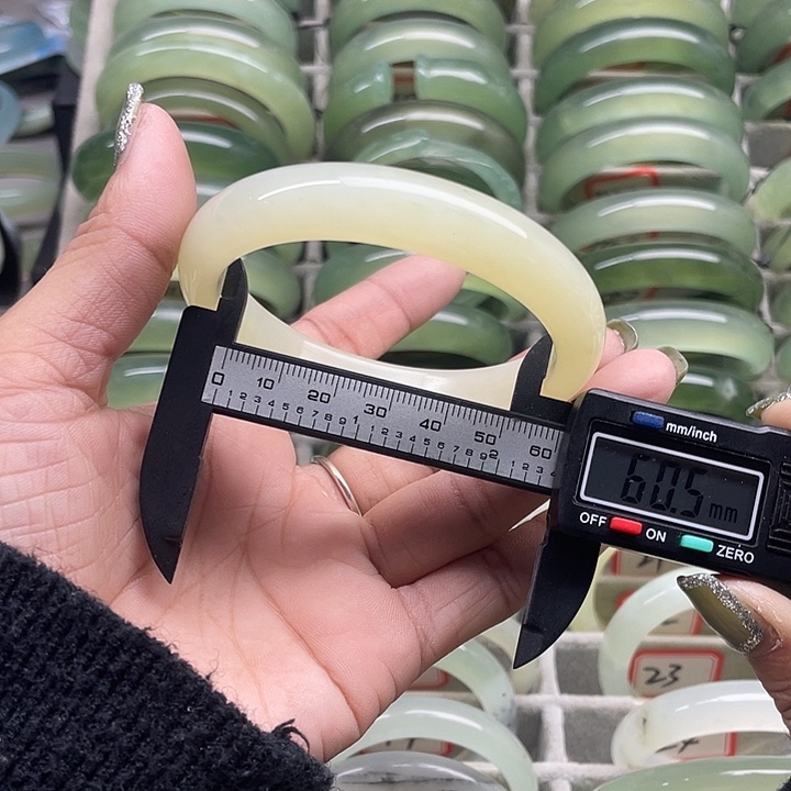 蛇纹石玉未镶嵌手镯19