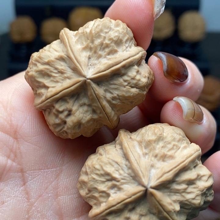 文玩核桃吊坠火麒麟四棱