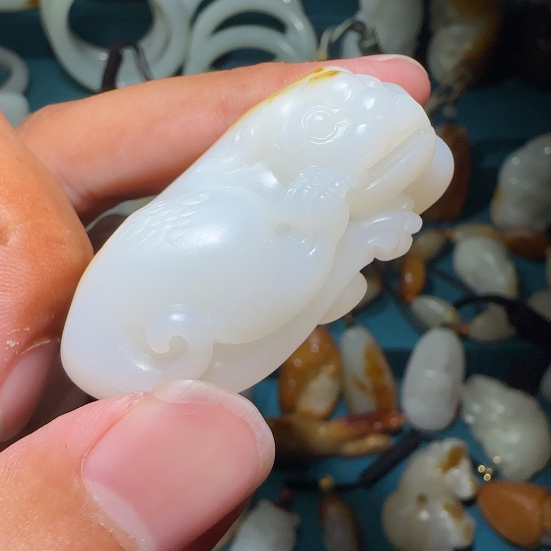 和田玉颈饰未镶嵌薰***孙