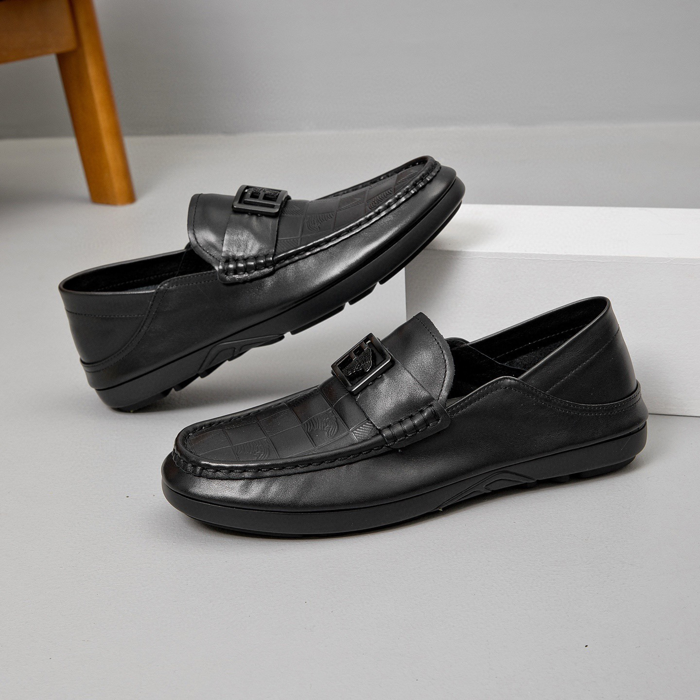 广州男鞋2025春夏新款头层牛皮轻便软底真皮休闲透气豆豆鞋乐福鞋