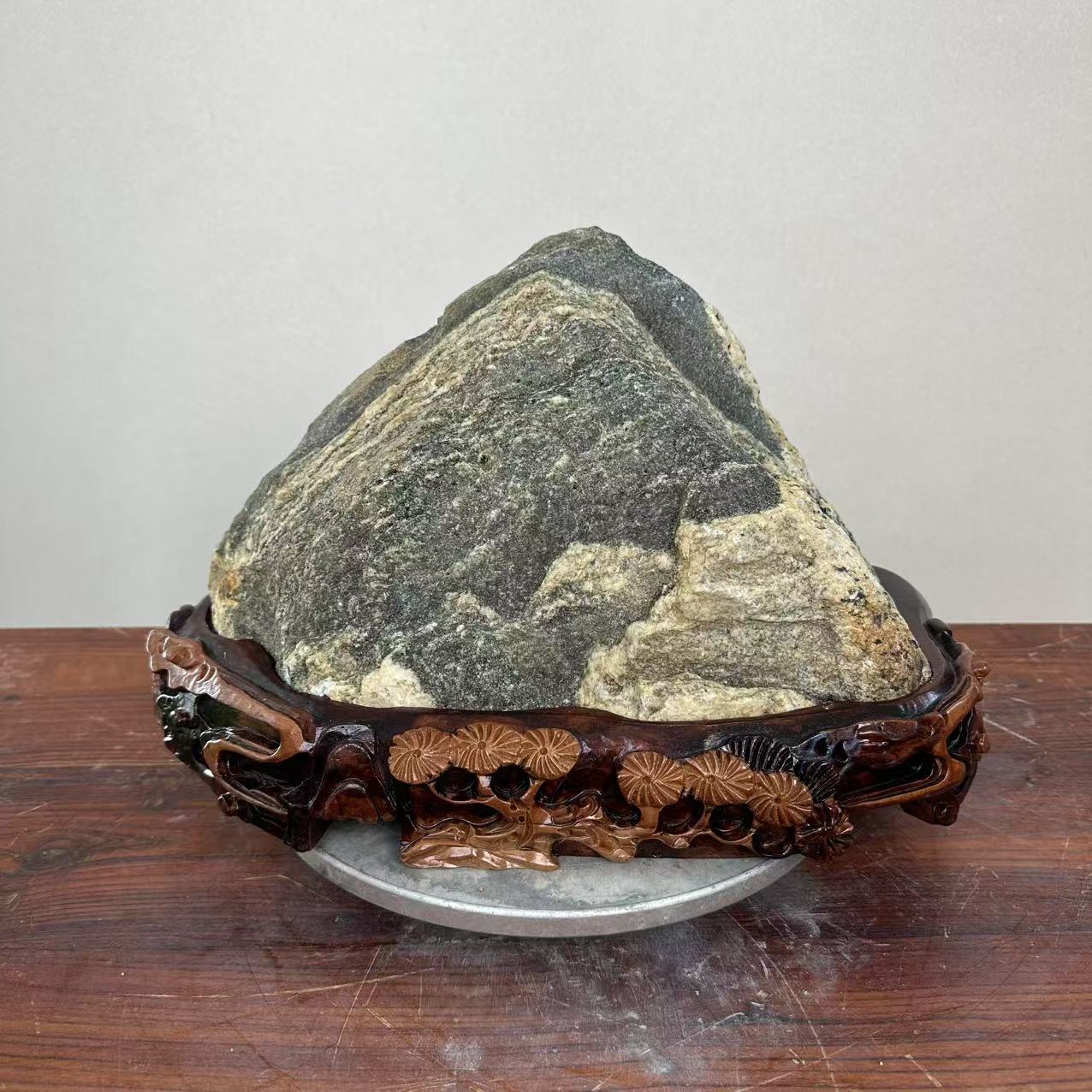 《稳坐江山》摆件，长43cm*高26cm*厚23cm，重量31斤。