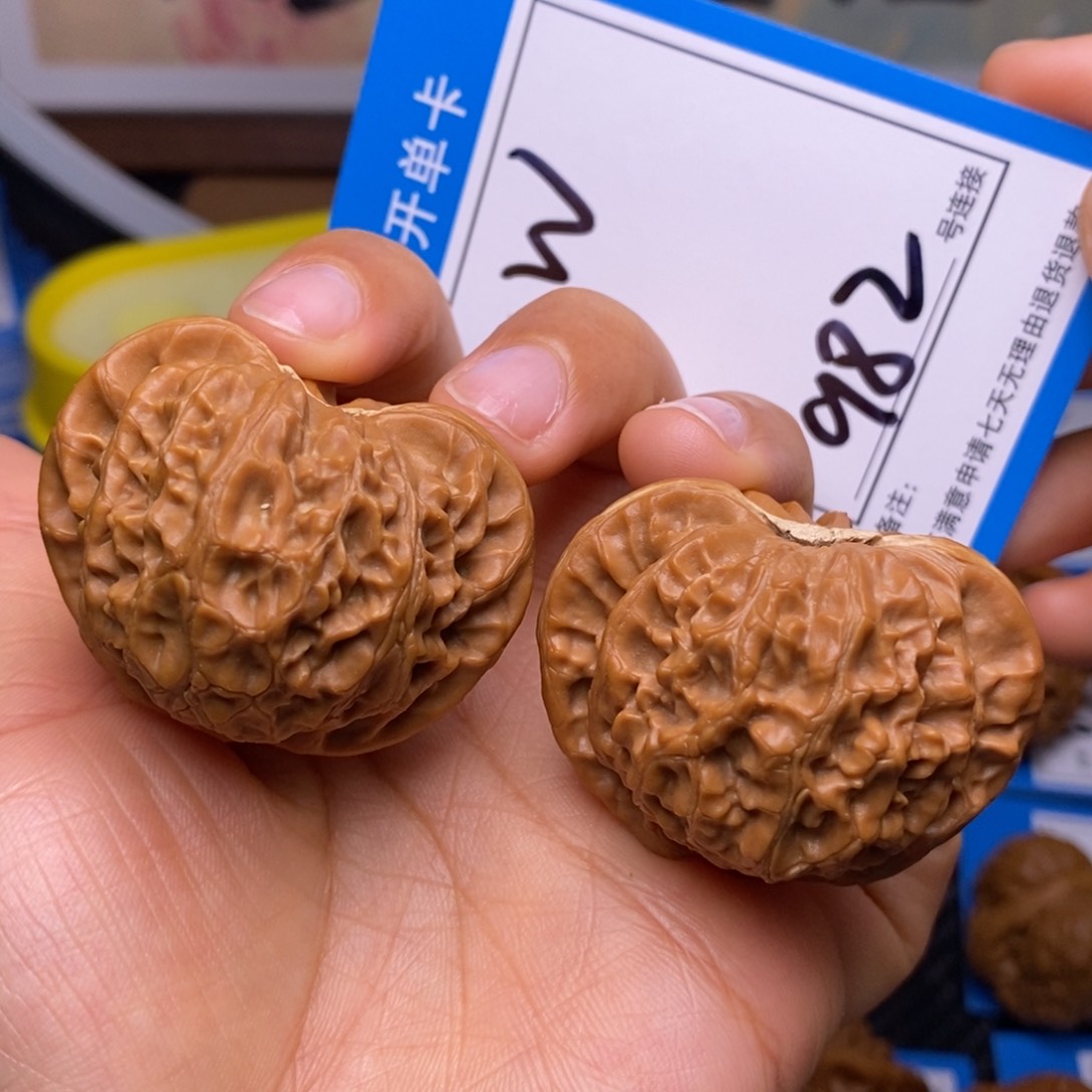 文玩核桃把件45宫灯982号