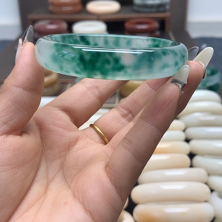 石英质玉未镶嵌手镯