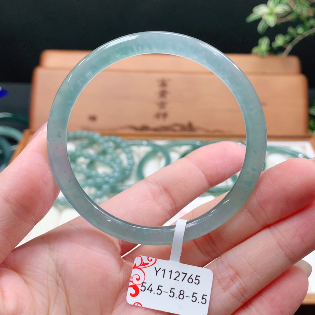 翡翠手镯未镶嵌天然