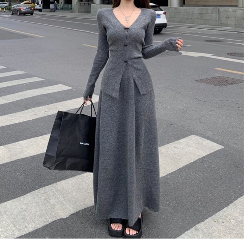 【晨晨专属】法式秋冬新款显瘦气质牛角扣毛衣女慵懒风针织衫两件套