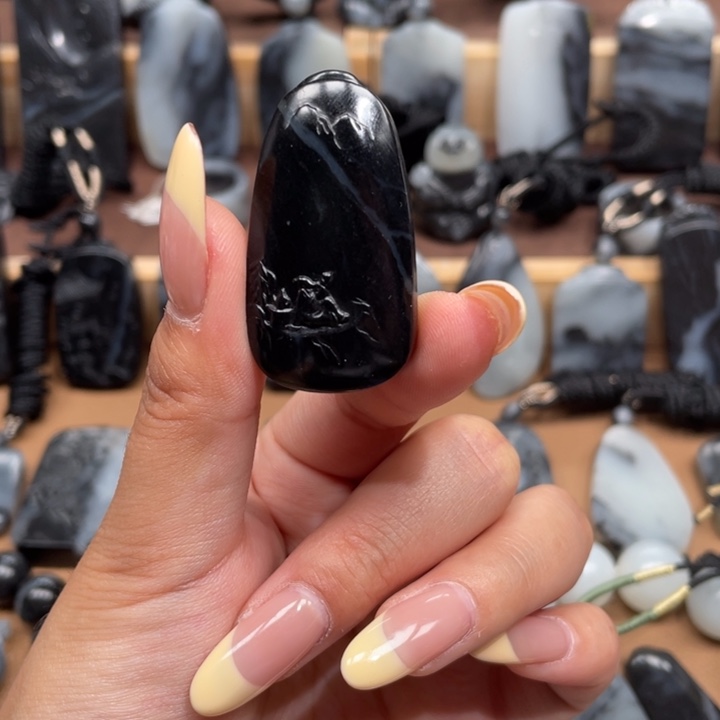 和田玉未镶嵌颈饰