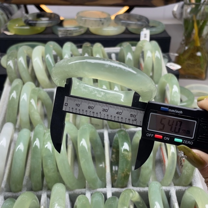 蛇纹石玉手镯未镶嵌132