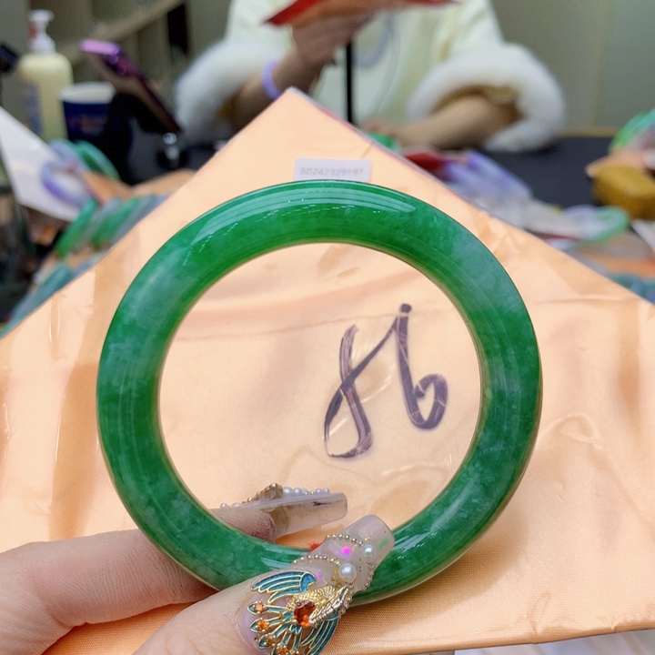 翡翠手镯未镶嵌翡翠手镯