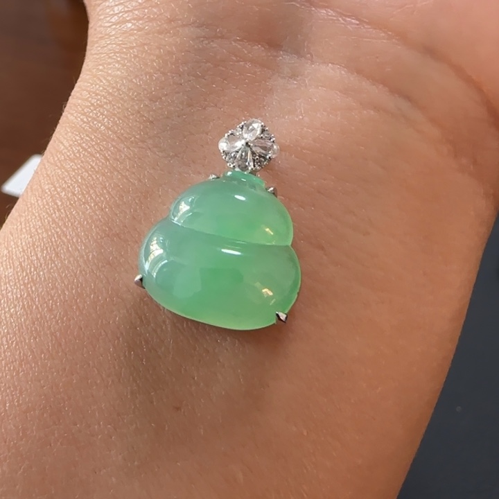 翡翠颈饰18K金镶嵌L葫芦