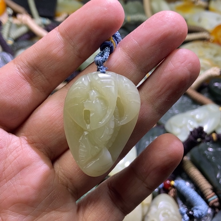 和田玉未镶嵌颈饰