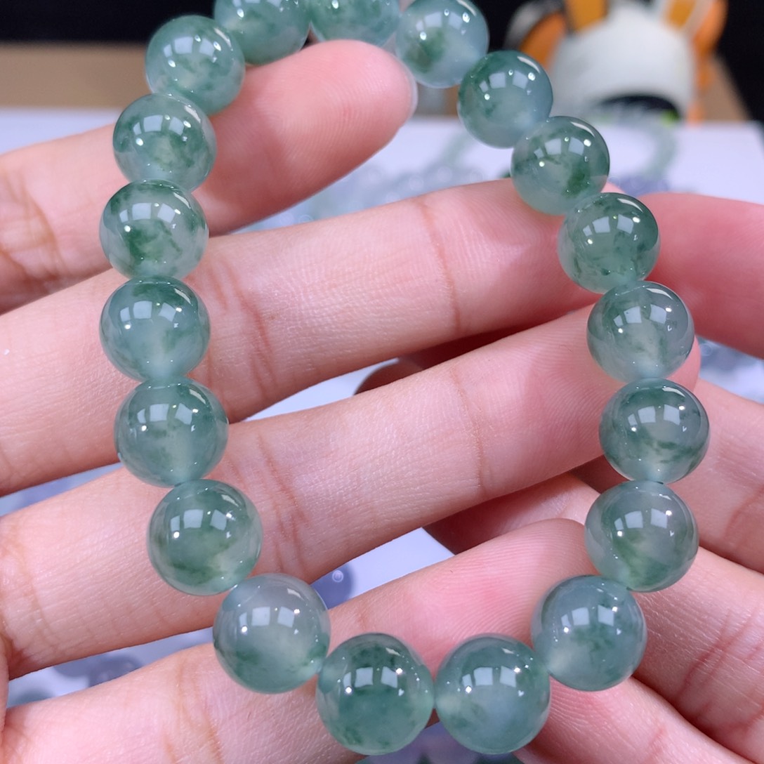 翡翠手链未镶嵌翡翠