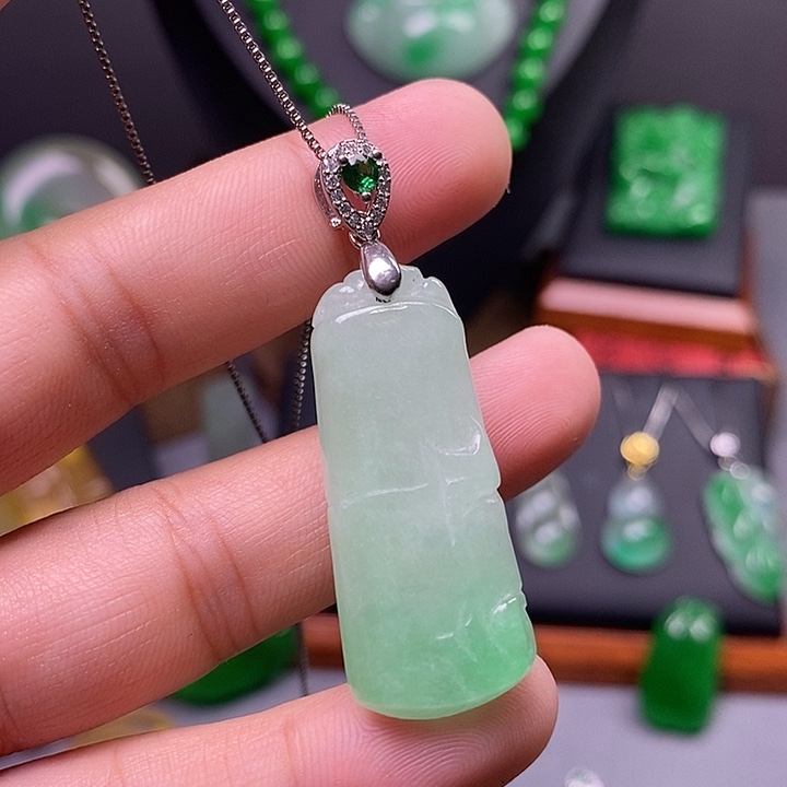 吊坠(赠链)未镶嵌翡翠