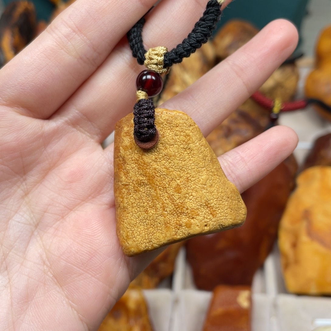 琥珀珠宝奇石未镶嵌