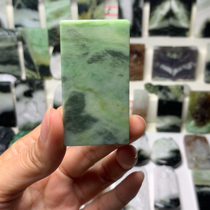 独山玉未镶嵌颈饰