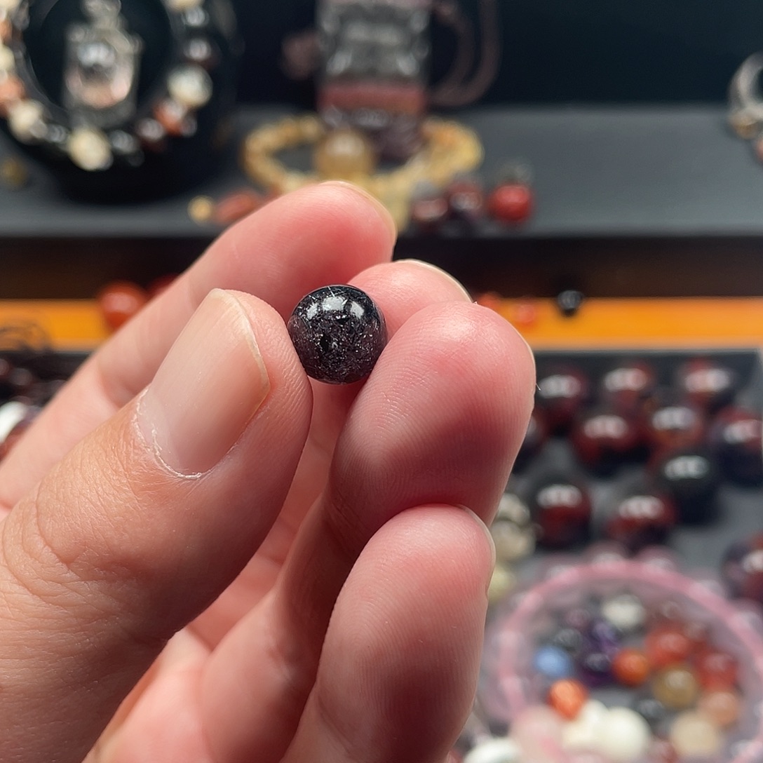 y***i未镶嵌水晶颈饰黑烟花吊坠