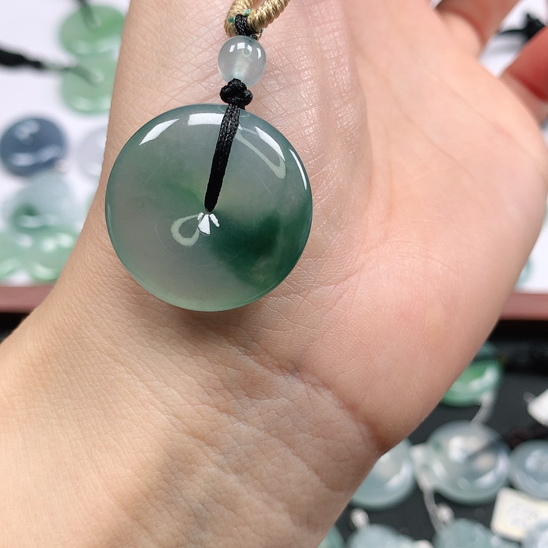 翡翠颈饰未镶嵌平安