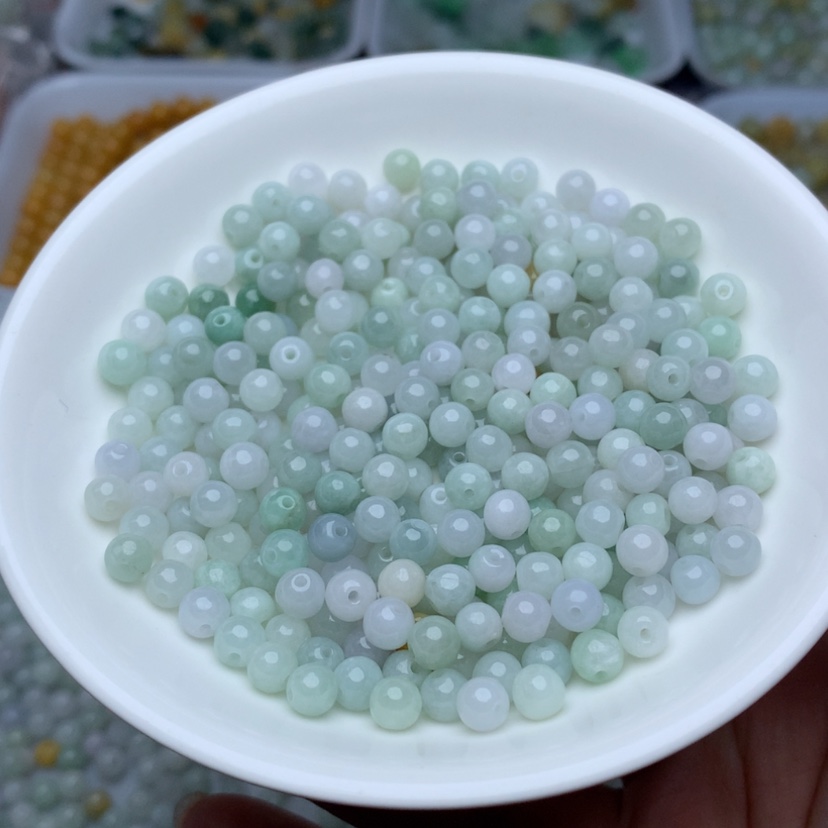 【闪购商品】翡翠手链未镶嵌卡5.4冰绿白100颗