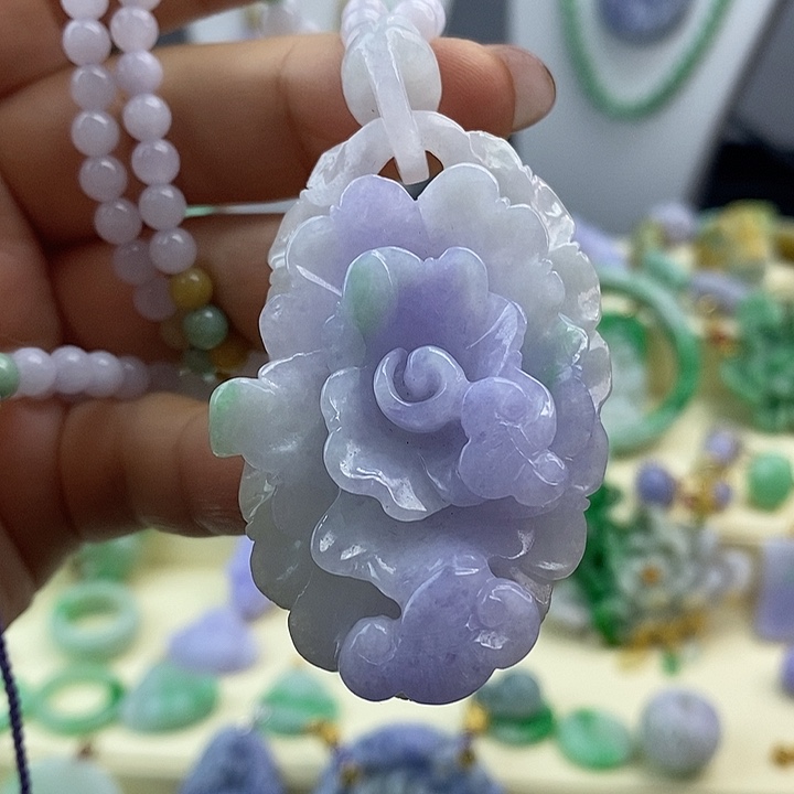 翡翠吊坠(赠链)未镶嵌一*柠紫翡雕刻牡丹花吊坠