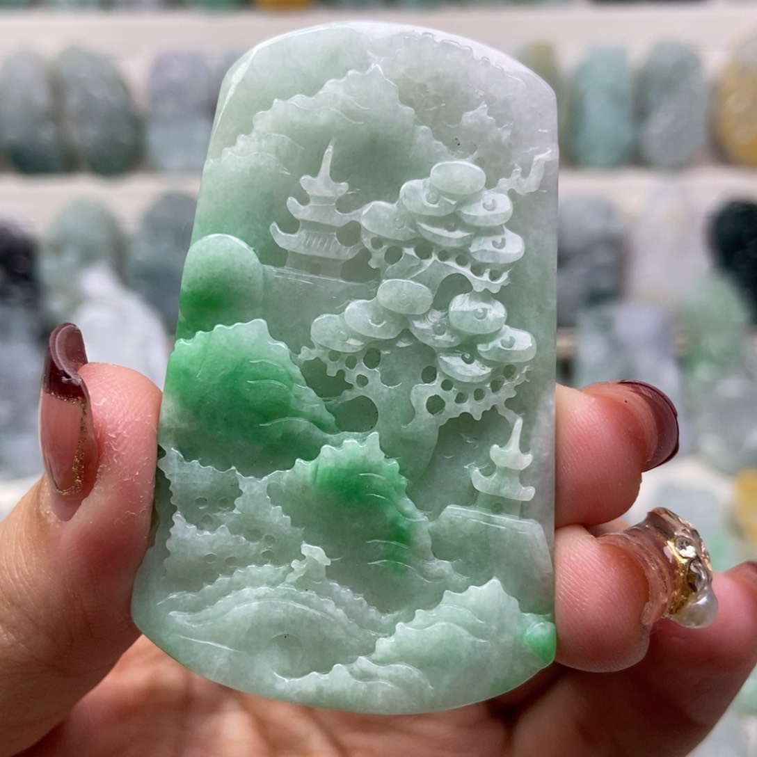 翡翠吊坠(赠链)未镶嵌