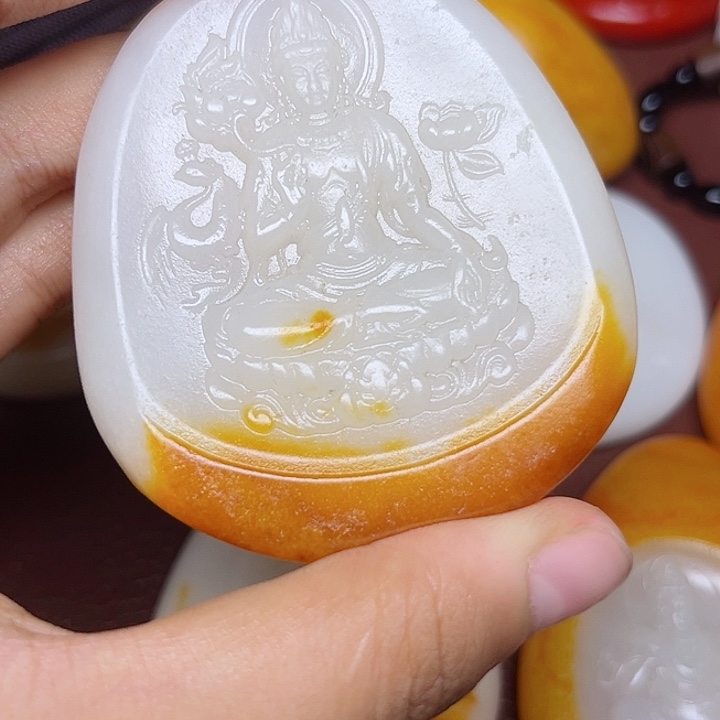 往***风和田玉未镶嵌颈饰