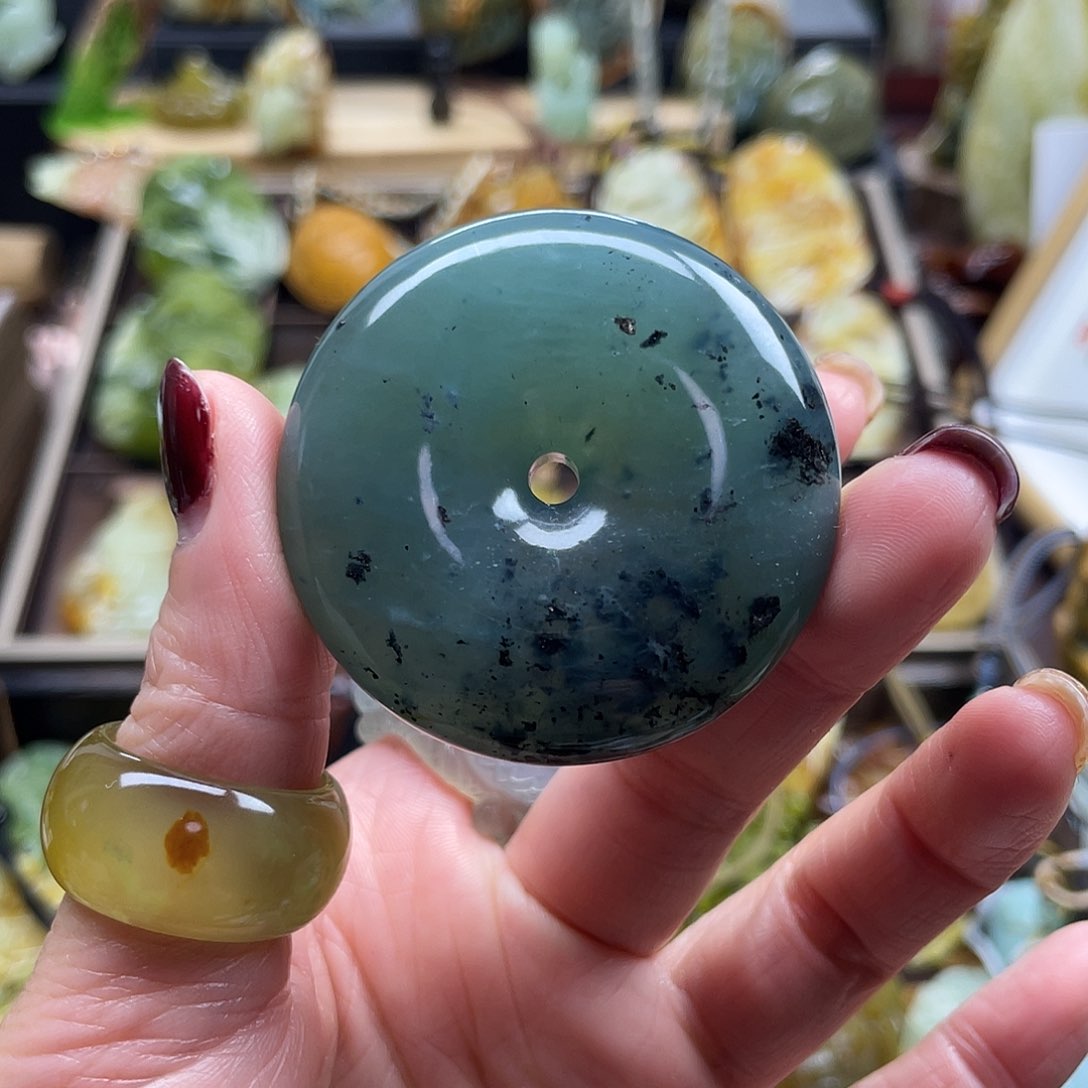 蛇纹石玉颈饰未镶嵌花玉兰平安扣