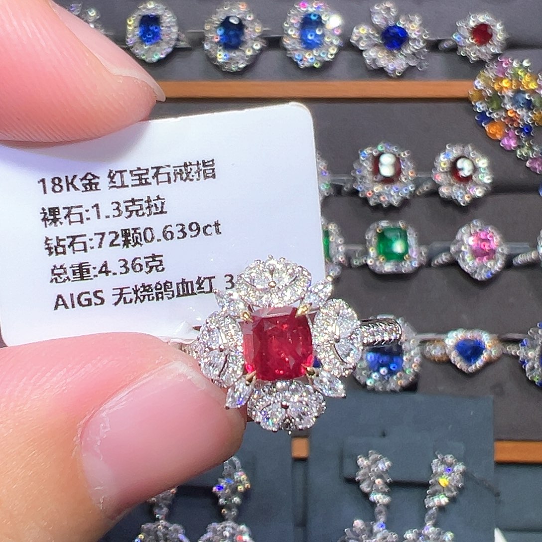 18K金镶嵌红宝石戒指
