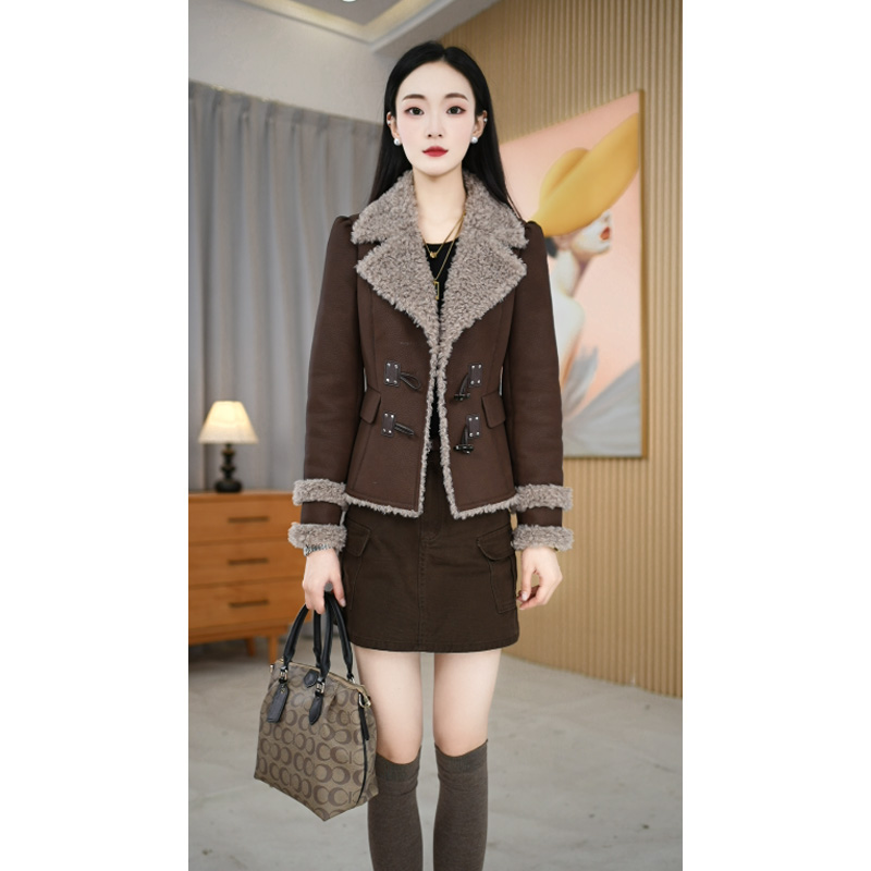 【艾丝琪】2025冬季气质修身显瘦优雅高贵通勤女士加绒