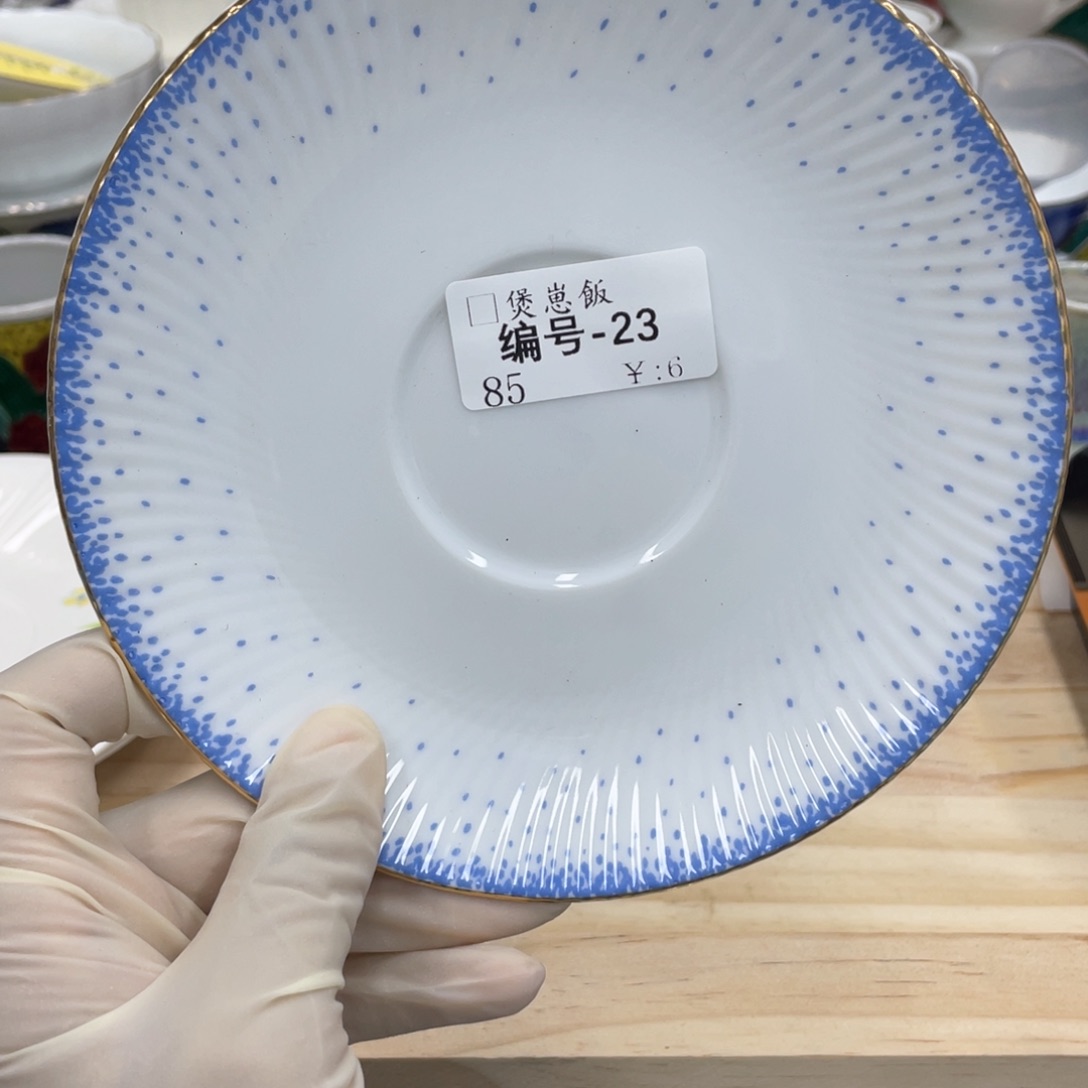 鹿屋家的美丽瓷器?**飯