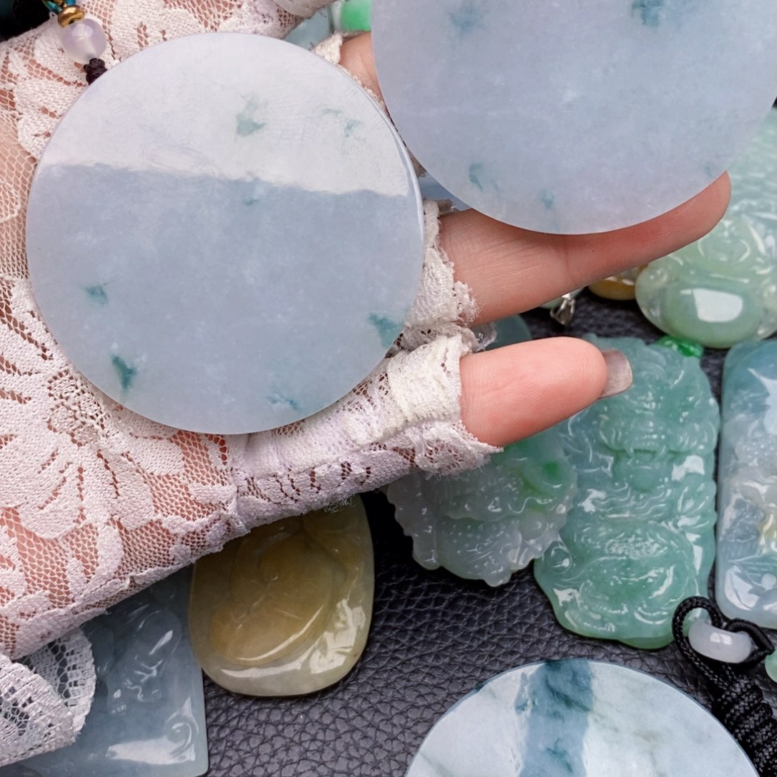 翡翠颈饰未镶嵌南**人无事牌