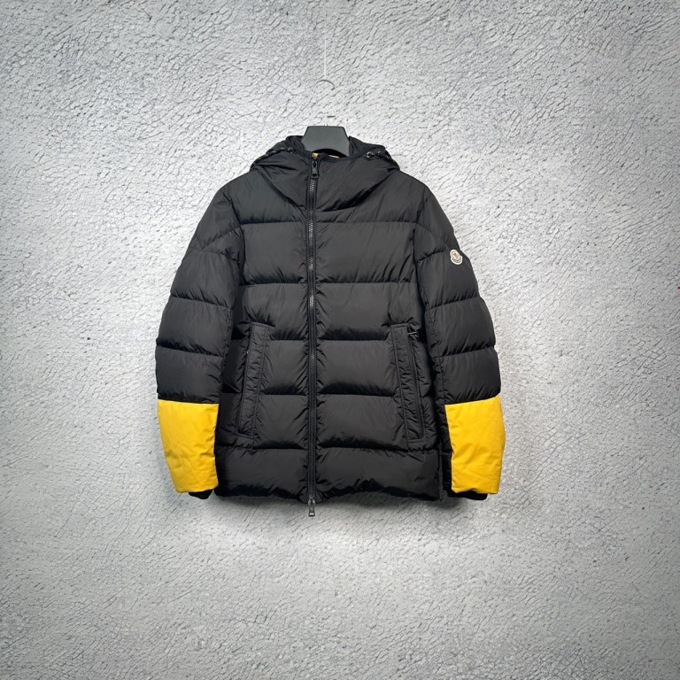 99新 MONCLER Drake系列 黑黄拼色连帽羽绒服81539