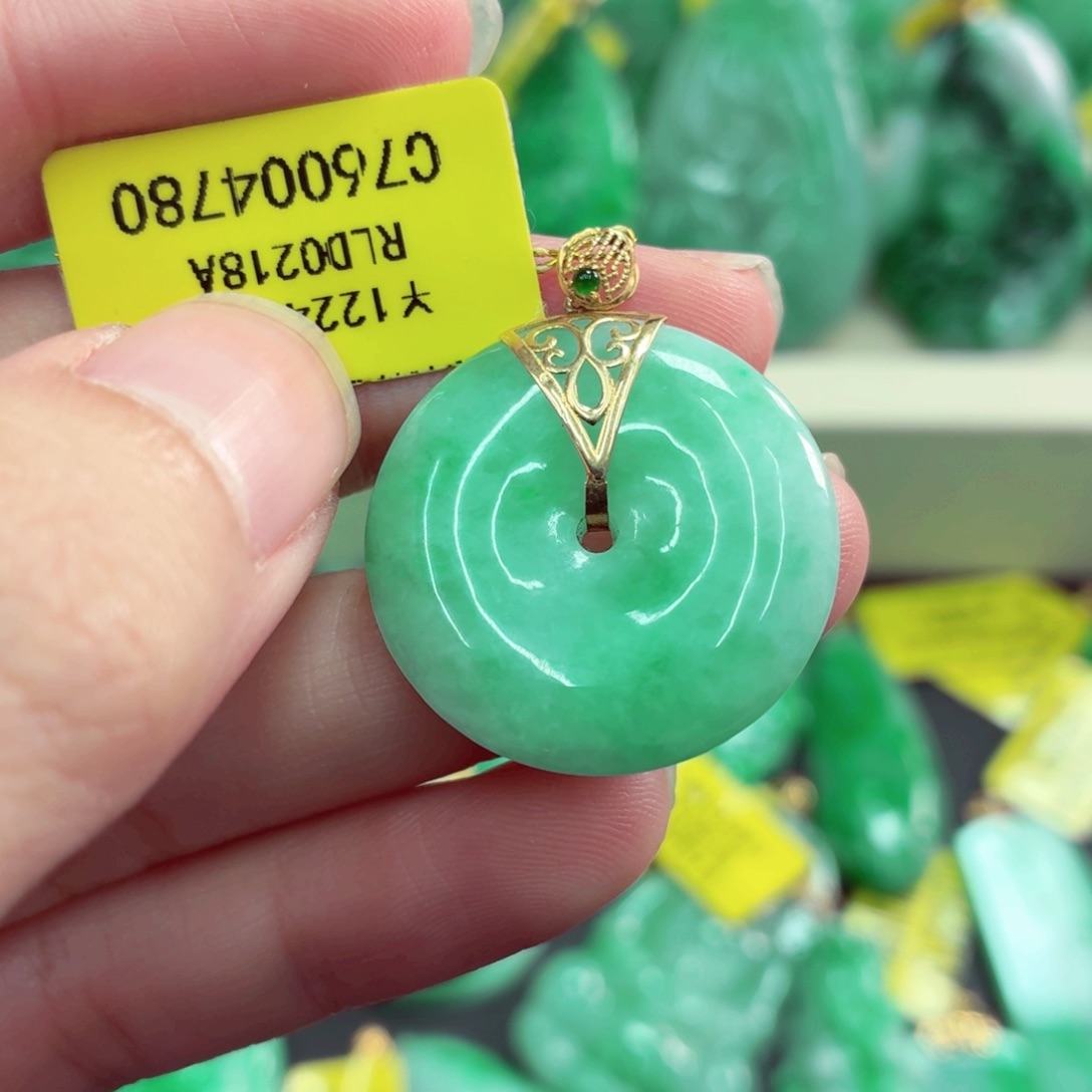 翡翠18K金镶嵌颈饰