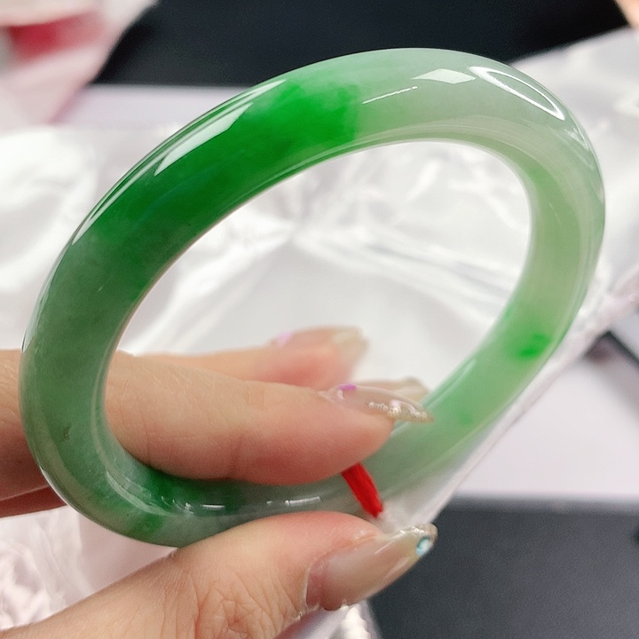 未镶嵌手镯翡翠，682