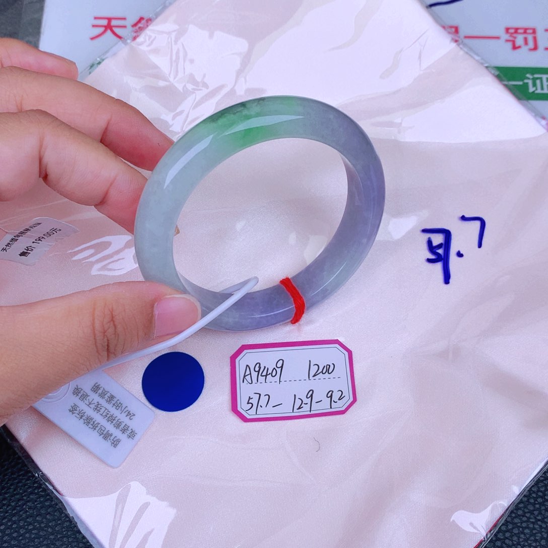 翡翠手镯未镶嵌缅甸翡翠